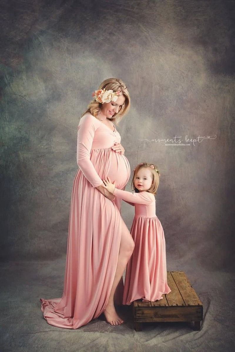 Elegant Maternity Maxi Dress Set for Mother and Daughter Photography