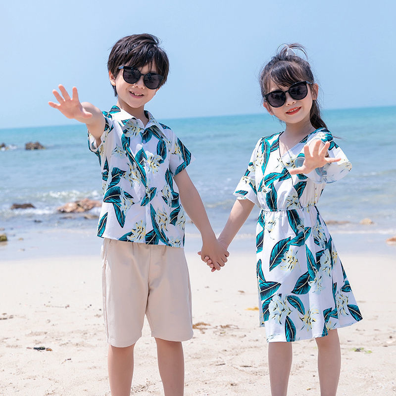 A Family Of Three And Four Father And Son Short-sleeved Shirt Suit